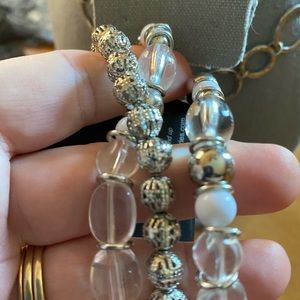 comes with necklace bracelet and earrings